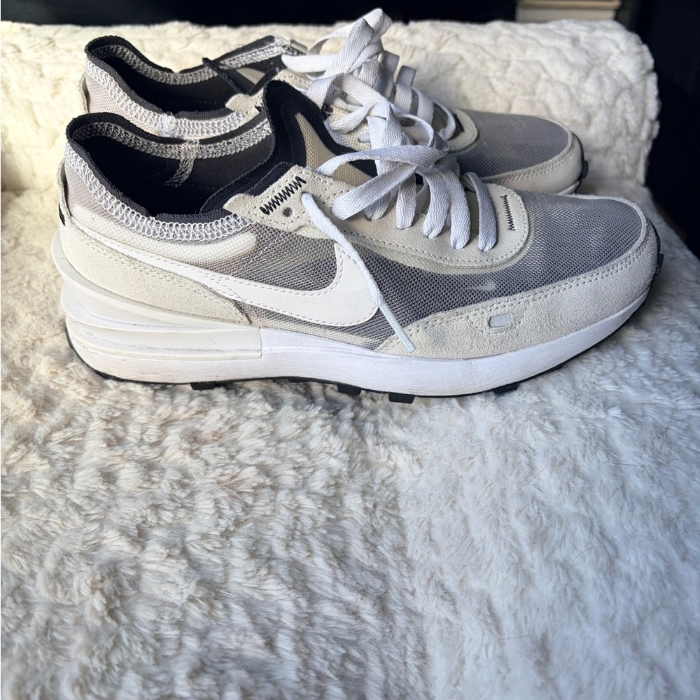 Nike women’s waffle one “summit white”